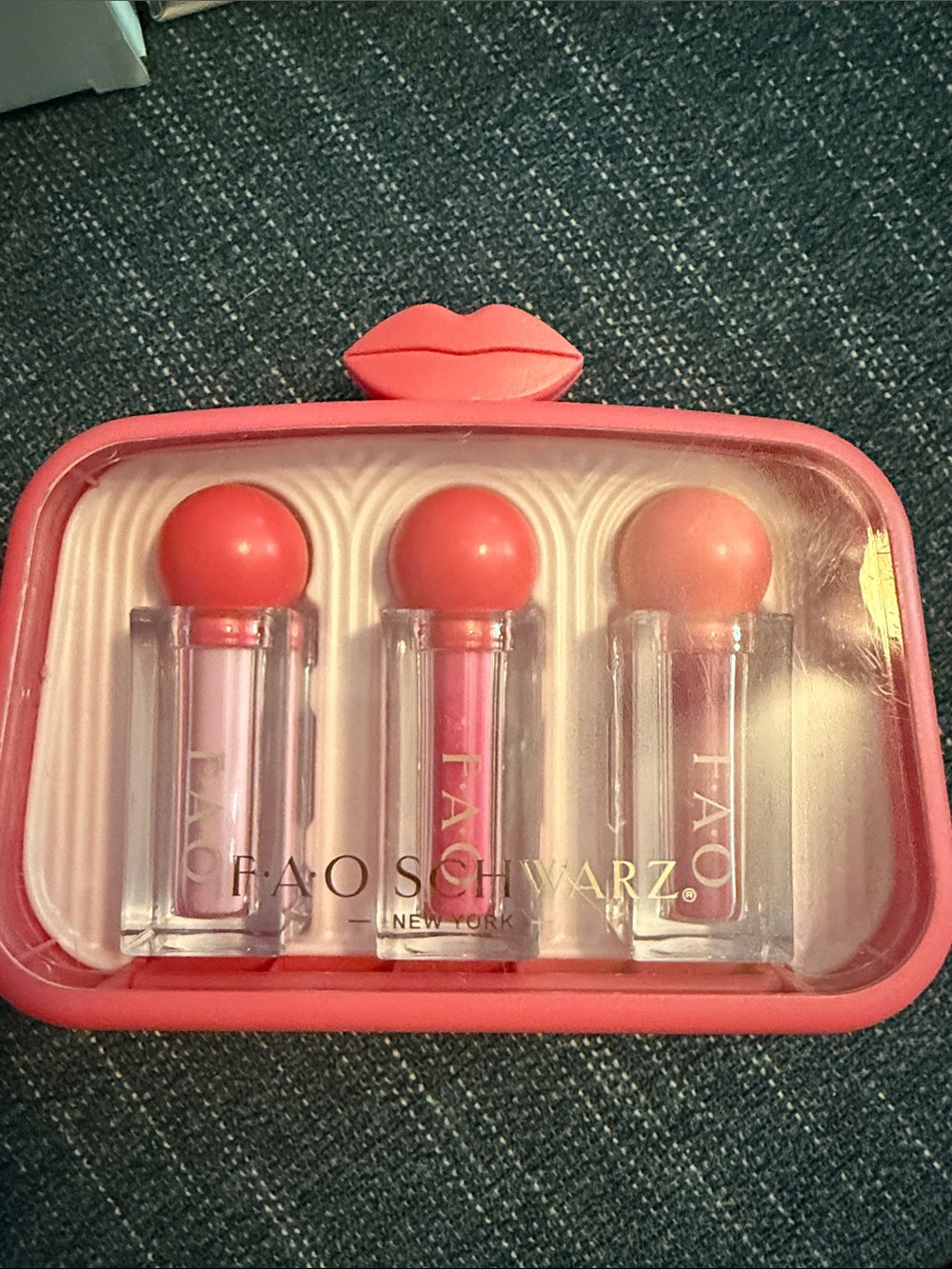 FAO Schwarz Glimmer & Glam 3-piece lipstick